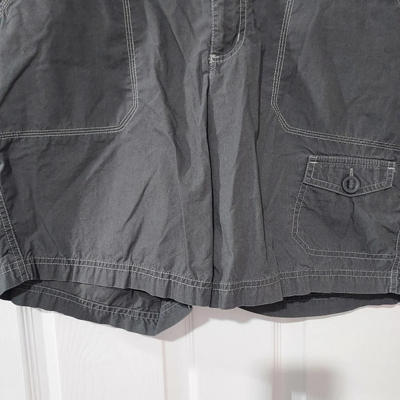 Columbia Gray Cargo Shorts in Size 14 - Picture 4 of 10